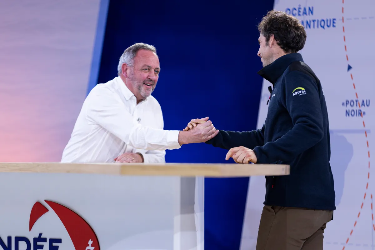 LES SABLES D'OLONNE, FRANCE - 15 JANVIER 2025 : Le skipper de MACIF Santé Prévoyance Charlie Dalin (FRA) est photographié lors de l'émission Vendée Live avec Andy Robertson après avoir remporté le Vendée Globe, le 15 janvier 2025 aux Sables d'Olonne, France - (Photo by Mark Lloyd / Alea)