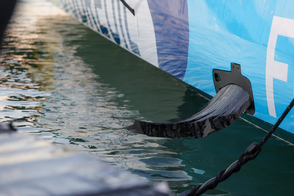 LES SABLES D'OLONNE, FRANCE - 17 JANVIER 2025 : Le foil bâbord endommagé du skipper de Groupe Dubreuil Sébastien Simon (FRA) est photographié après la 3e place du Vendée Globe, le 17 janvier 2025 aux Sables d'Olonne, France - (Photo by Jean-Marie Liot / Alea)