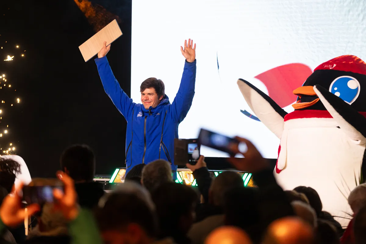 LES SABLES D'OLONNE, FRANCE - 17 JANVIER 2025 : Le skipper de Groupe Dubreuil Sébastien Simon (FRA) est photographié au Skipper Finisher Club du Vendée Globe, le 17 janvier 2025 aux Sables d'Olonne, France - (Photo by Mark Lloyd / Alea)