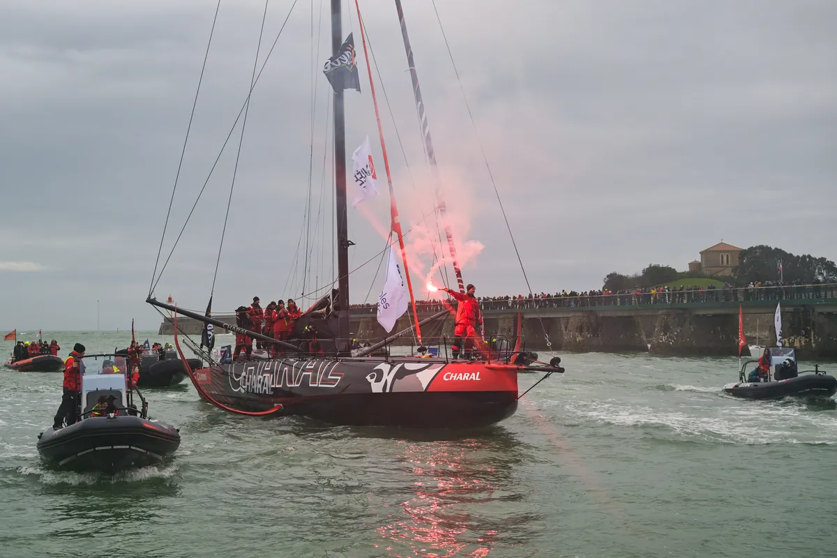 LES SABLES D'OLONNE, FRANCE - 24 JANVIER 2025 : Jérémie Beyou (FRA), skipper de Charal, est photographié dans le chenal après avoir pris la 4e place du Vendée Globe, le 24 janvier 2025 aux Sables d'Olonne, France - (Photo by Olivier Blanchet / Alea)