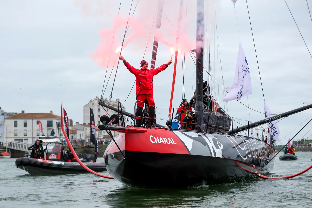 LES SABLES D'OLONNE, FRANCE - 24 JANVIER 2025 : Jérémie Beyou (FRA), skipper de Charal, est photographié dans le chenal après avoir pris la 4e place du Vendée Globe, le 24 janvier 2025 aux Sables d'Olonne, France - (Photo by Lloyd Images / Alea)