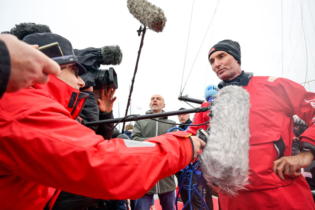 LES SABLES D'OLONNE, FRANCE - 24 JANVIER 2025 : Jérémie Beyou (FRA), skipper de Charal, est photographié après avoir pris la 4e place du Vendée Globe, le 24 janvier 2025 aux Sables d'Olonne, France - (Photo by Olivier Blanchet / Alea)