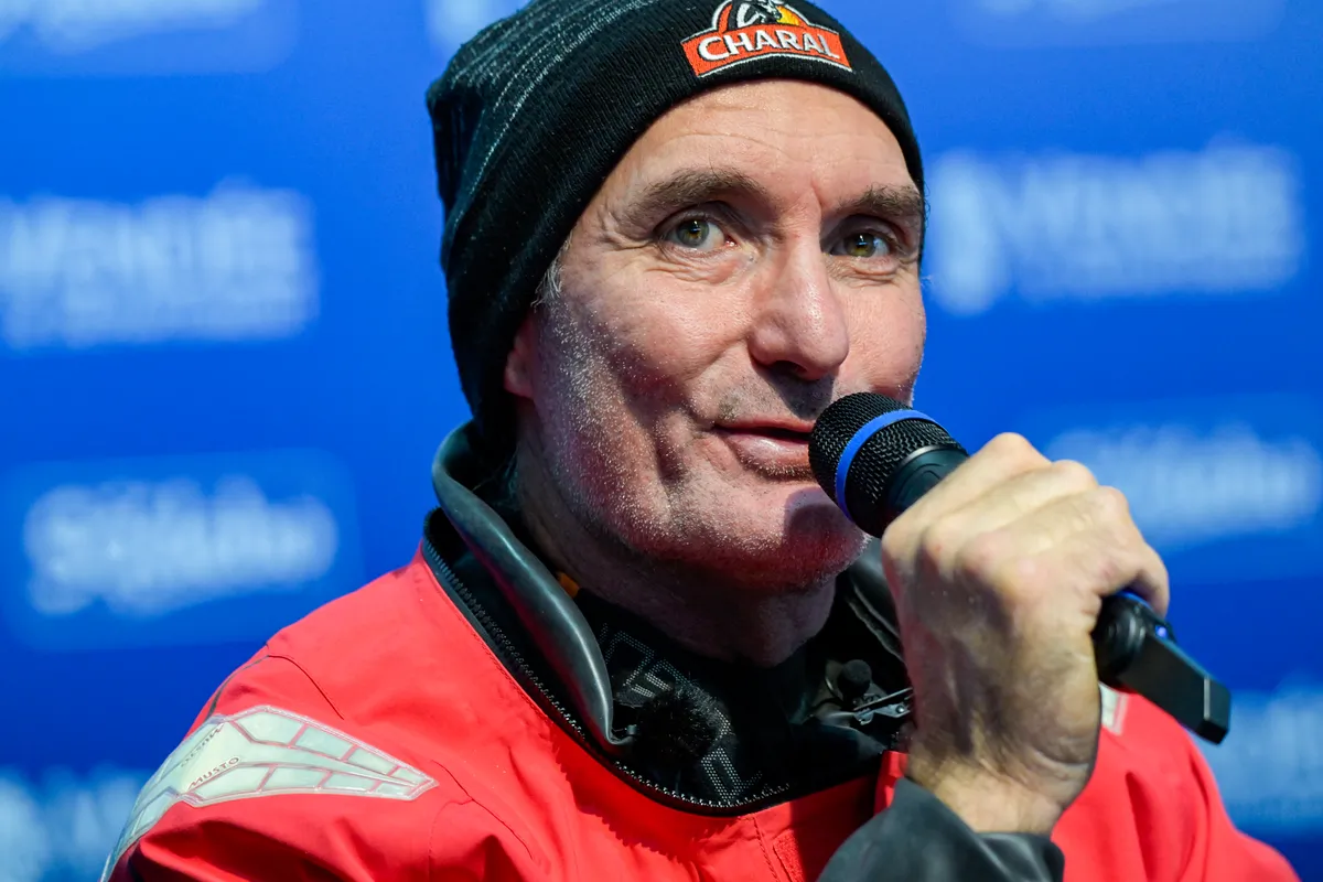 LES SABLES D'OLONNE, FRANCE - 24 JANVIER 2025 : Jérémie Beyou (FRA), skipper de Charal, est photographié sur scène après avoir pris la 4e place du Vendée Globe, le 24 janvier 2025 aux Sables d'Olonne, France - (Photo by Olivier Blanchet / Alea)
