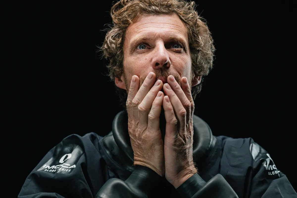 LES SABLES D'OLONNE, FRANCE - 24 JANVIER 2025 : Paul Meilhat (FRA), skipper de Biotherm, est photographié en studio après avoir pris la 4e place du Vendée Globe, le 24 janvier 2025 aux Sables d'Olonne, France - (Photo by Jean-Louis Carli / Alea)