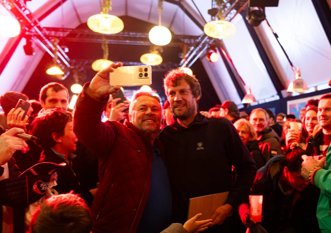 LES SABLES D'OLONNE, FRANCE - 24 JANVIER 2025 : Paul Meilhat (FRA), skipper de Biotherm, est photographié au Skipper Finisher Club du Vendée Globe, le 24 janvier 2025 aux Sables d'Olonne, France - (Photo by Lloyd images / Alea)