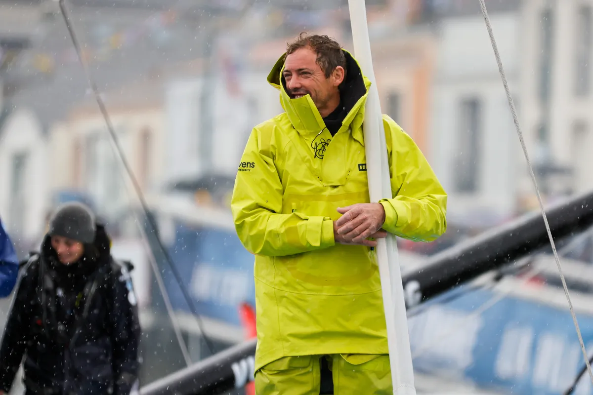 LES SABLES D'OLONNE, FRANCE - 25 JANVIER 2025 : Thomas Ruyant (FRA), skipper de VULNERABLE, est photographié après avoir pris la 7ème place du Vendée Globe, le 25 janvier 2025 aux Sables d'Olonne, France - (Photo by Anne Beauge / Alea)