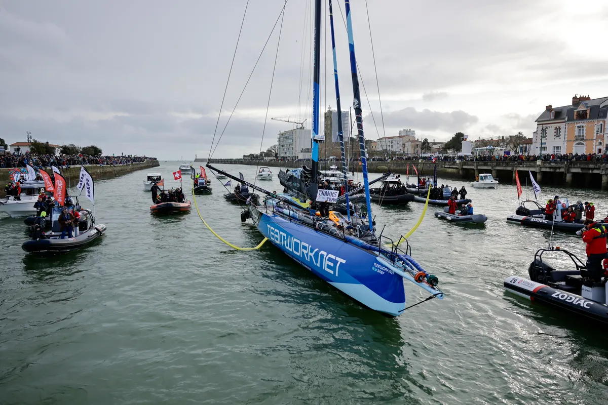 LES SABLES D'OLONNE, FRANCE - 25 JANVIER 2025 : Justine Mettraux (SUI), skipper de Team Snef, photographiée après sa 8e place dans le Vendée Globe, le 25 janvier 2025 aux Sables d'Olonne, France - (Photo by Anne Beauge / Alea)