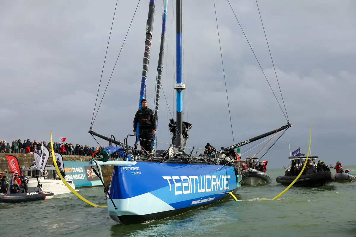 LES SABLES D'OLONNE, FRANCE - 25 JANVIER 2025 : Justine Mettraux (SUI), skipper de Team Snef, photographiée après sa 8e place dans le Vendée Globe, le 25 janvier 2025 aux Sables d'Olonne, France - (Photo by Jean-Marie Liot / Alea)