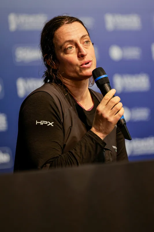 LES SABLES D'OLONNE, FRANCE - 25 JANVIER 2025 : Justine Mettraux (SUI), skipper de Team Snef, est photographiée lors de sa conférence de presse après avoir pris la 8e place du Vendée Globe, le 25 janvier 2025 aux Sables d'Olonne, France - (Photo by Anne Beauge / Alea)