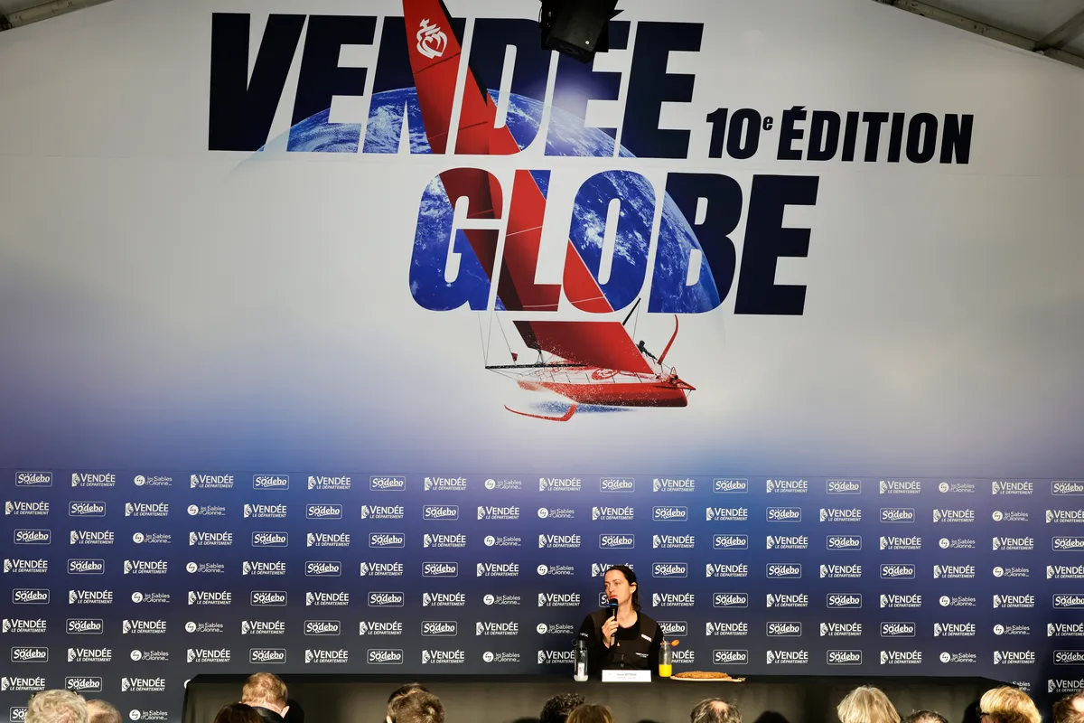 LES SABLES D'OLONNE, FRANCE - 25 JANVIER 2025 : Justine Mettraux (SUI), skipper de Team Snef, est photographiée lors de sa conférence de presse après avoir pris la 8e place du Vendée Globe, le 25 janvier 2025 aux Sables d'Olonne, France - (Photo by Anne Beauge / Alea)