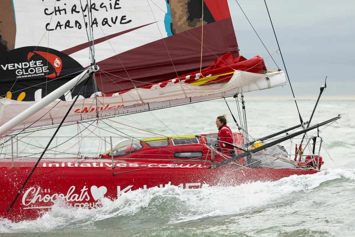 LES SABLES D'OLONNE, FRANCE - 30 JANVIER 2025 : Le skipper d'Initiatives-Cœur Sam Davies (GBR) est photographié après avoir pris la 13e place du Vendée Globe, le 30 janvier 2025 aux Sables d'Olonne, France - (Photo by LloydImages / Alea)