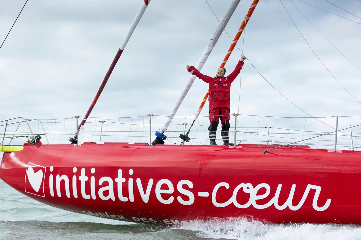 LES SABLES D'OLONNE, FRANCE - 30 JANVIER 2025 : Le skipper d'Initiatives-Cœur Sam Davies (GBR) fête sa 13ème place dans le Vendée Globe, le 30 janvier 2025 aux Sables d'Olonne, France - (Photo by LloydImages / Alea)