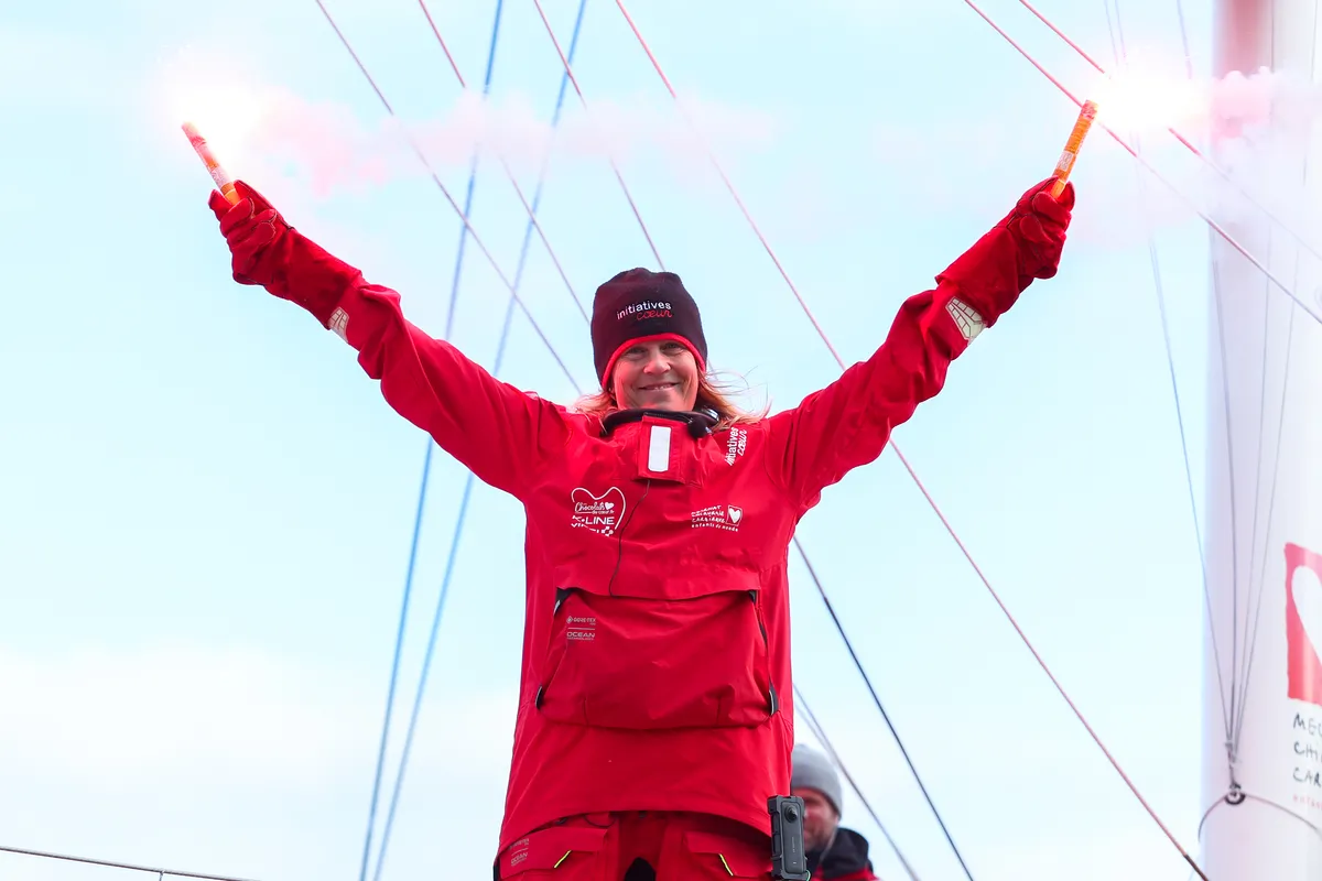 LES SABLES D'OLONNE, FRANCE - 30 JANVIER 2025 : Le skipper d'Initiatives-Cœur Sam Davies (GBR) est photographié après avoir pris la 13e place du Vendée Globe, le 30 janvier 2025 aux Sables d'Olonne, France - (Photo by Lloyd Images / Alea)