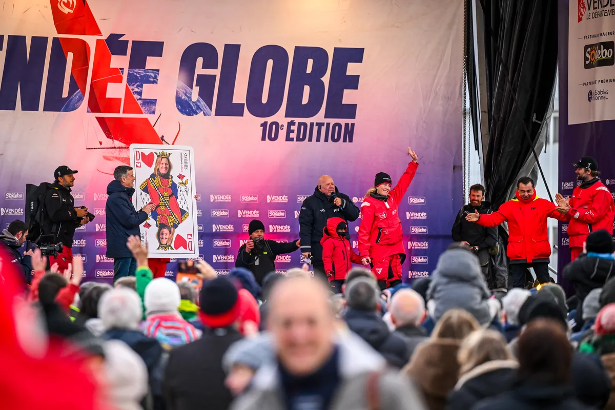 LES SABLES D'OLONNE, FRANCE - 30 JANVIER 2025 : Le skipper d'Initiatives-Cœur Sam Davies (GBR) est photographié après avoir pris la 13e place du Vendée Globe, le 30 janvier 2025 aux Sables d'Olonne, France - (Photo by Vincent Curutchet / Alea)