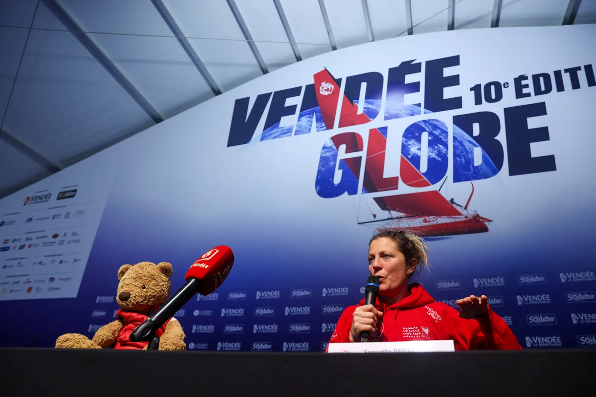 LES SABLES D'OLONNE, FRANCE - 30 JANVIER 2025 : Le skipper d'Initiatives-Cœur Sam Davies (GBR) est photographié lors de sa conférence de presse après avoir pris la 13e place du Vendée Globe, le 30 janvier 2025 aux Sables d'Olonne, France - (Photo by Lloyd Images / Alea)