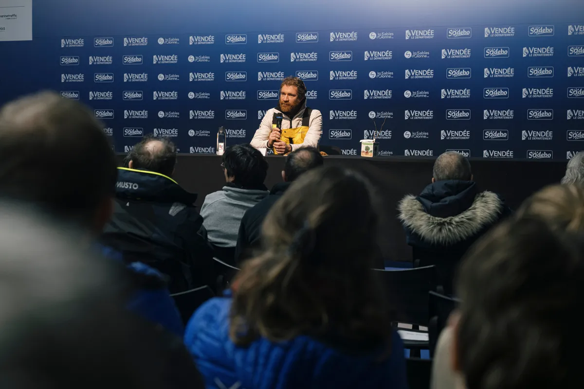 LES SABLES D'OLONNE, FRANCE - 31 JANVIER 2025 : Le skipper de GUYOT Environnement - Water Family Benjamin Dutreux (FRA) est photographié lors de sa conférence de presse après avoir pris la 10ème place du Vendée Globe, le 31 janvier 2025 aux Sables d'Olonne, France - (Photo by Olivier Blanchet / Alea)