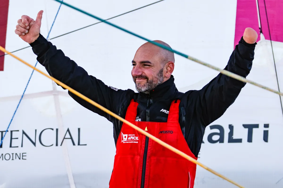LES SABLES D'OLONNE, FRANCE - 03 FEVRIER 2025 : Le skipper de Groupe APICIL Damien Seguin (FRA) est photographié après avoir pris la 15ème place du Vendée Globe, le 03 février 2025 aux Sables d'Olonne, France - (Photo by Anne Beauge / Alea)