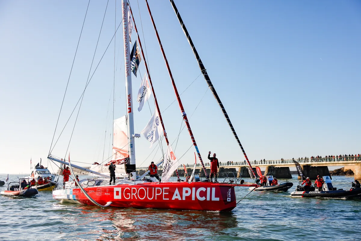 LES SABLES D'OLONNE, FRANCE - 03 FEVRIER 2025 : Le skipper de Groupe APICIL Damien Seguin (FRA) est photographié après avoir pris la 15ème place du Vendée Globe, le 03 février 2025 aux Sables d'Olonne, France - (Photo by Anne Beauge / Alea)