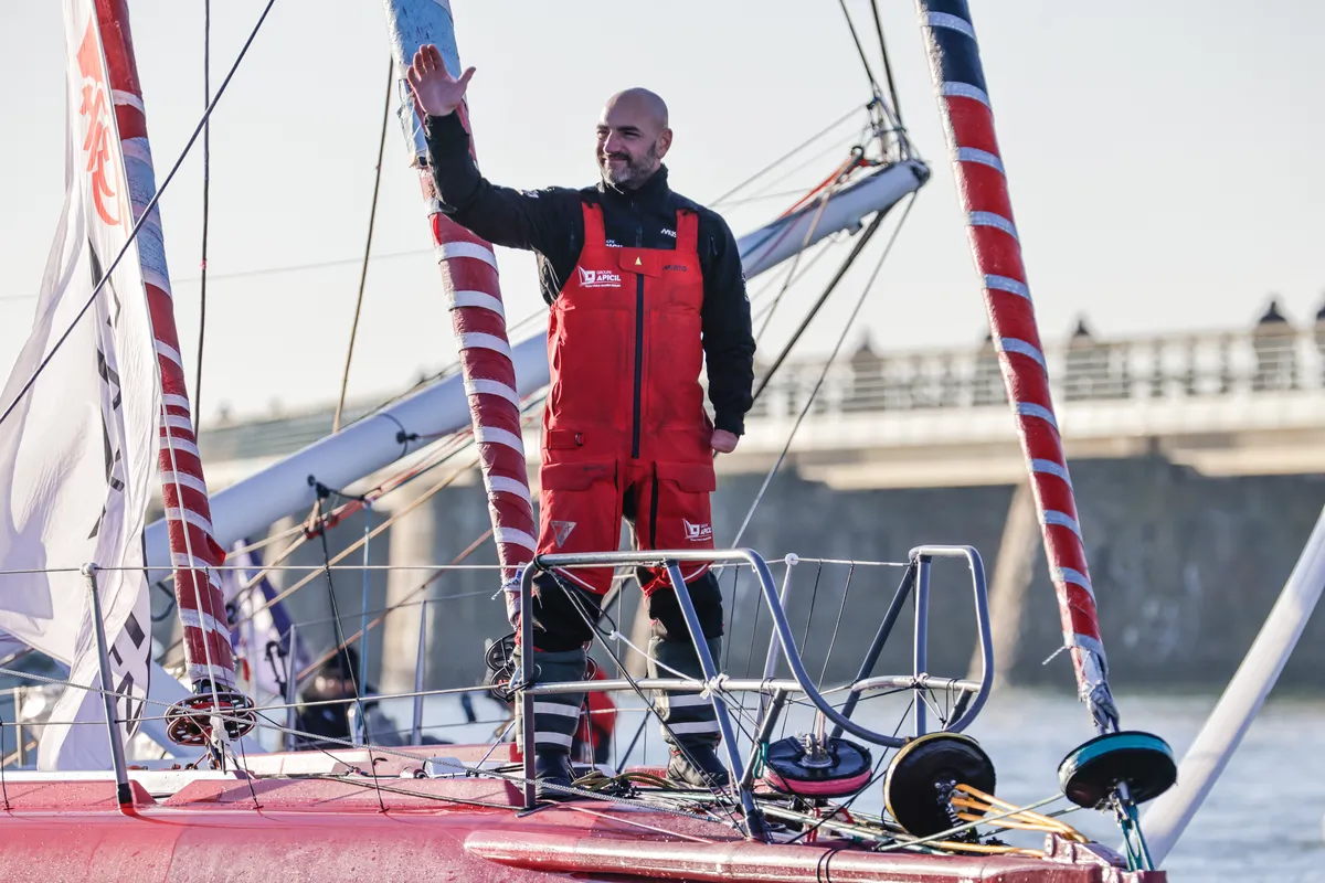 LES SABLES D'OLONNE, FRANCE - 03 FEVRIER 2025 : Le skipper de Groupe APICIL Damien Seguin (FRA) fête sa 15ème place dans le Vendée Globe, le 03 février 2025 aux Sables d'Olonne, France - (Photo by Anne Beauge / Alea)