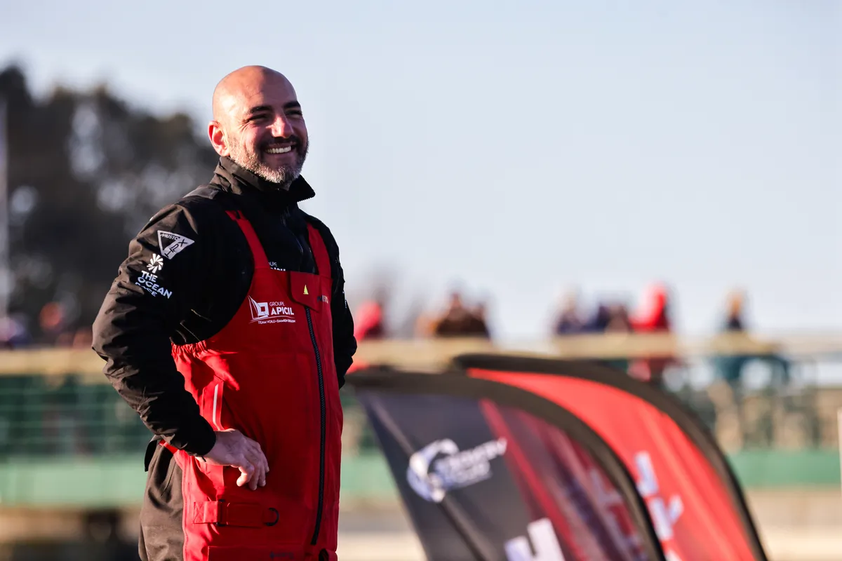 LES SABLES D'OLONNE, FRANCE - 03 FEVRIER 2025 : Le skipper de Groupe APICIL Damien Seguin (FRA) fête sa 15ème place dans le Vendée Globe, le 03 février 2025 aux Sables d'Olonne, France - (Photo by Anne Beauge / Alea)