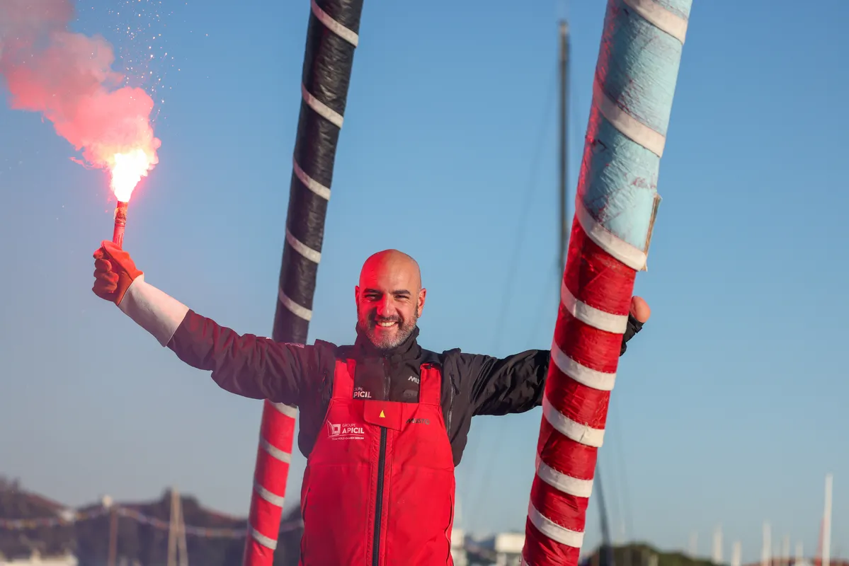 LES SABLES D'OLONNE, FRANCE - 03 FEVRIER 2025 : Le skipper de Groupe APICIL Damien Seguin (FRA) fête sa 15ème place dans le Vendée Globe, le 03 février 2025 aux Sables d'Olonne, France - (Photo by Jean-Marie Liot / Alea)