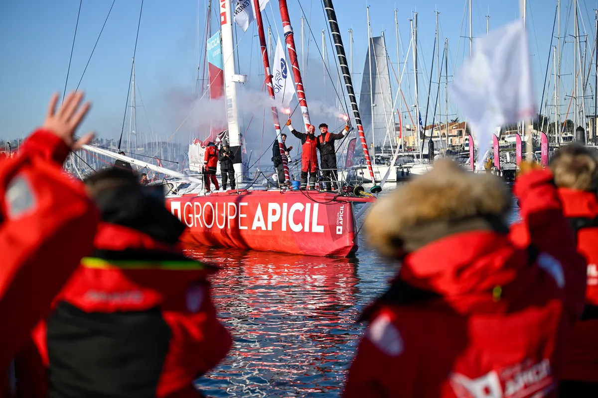 LES SABLES D'OLONNE, FRANCE - 03 FEVRIER 2025 : Le skipper de Groupe APICIL Damien Seguin (FRA) fête sa 15ème place dans le Vendée Globe, le 03 février 2025 aux Sables d'Olonne, France - (Photo by Jean-Louis Carli / Alea)