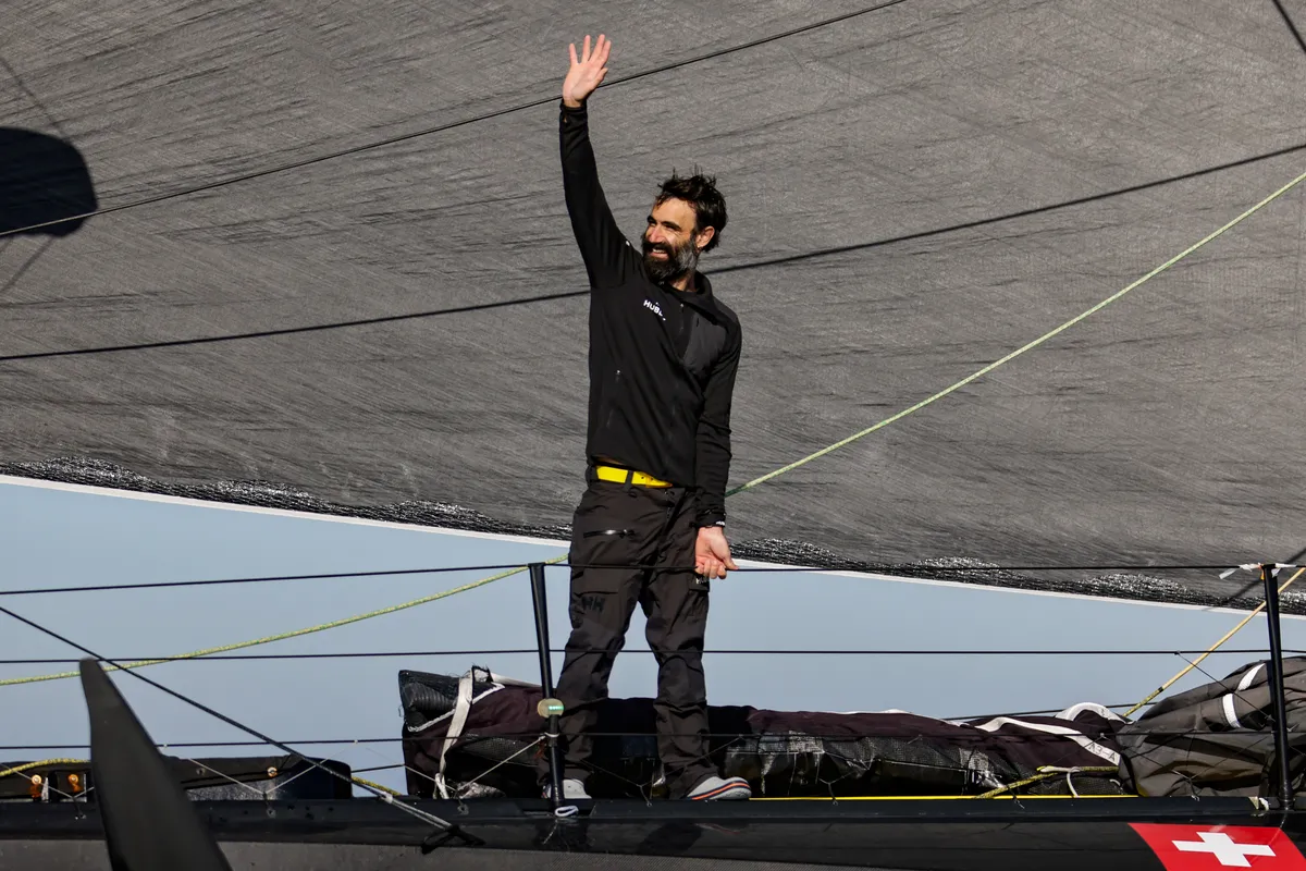LES SABLES D'OLONNE, FRANCE - 03 FEVRIER 2025 : Alan Roura (SUI), skipper de Hublot, est photographié après avoir pris la 18e place du Vendée Globe, le 03 février 2025 aux Sables d'Olonne, France - (Photo by Anne Beauge / Alea)