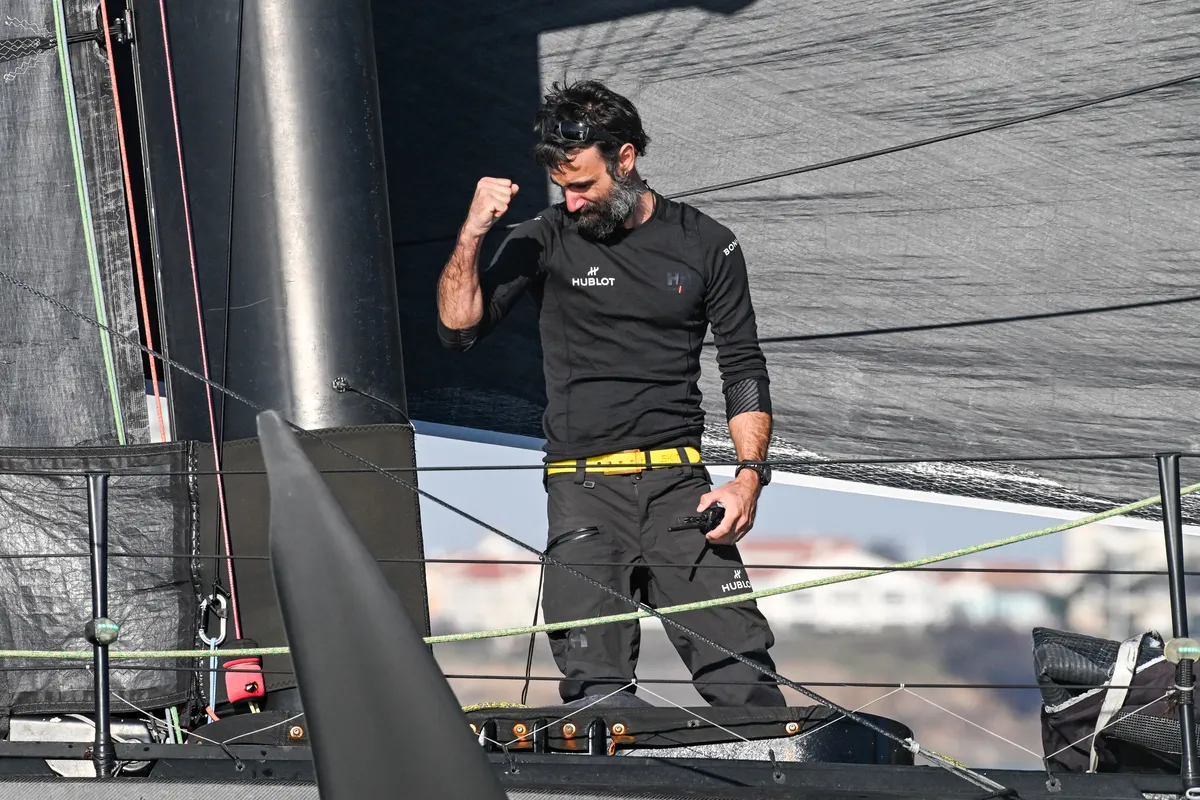 LES SABLES D'OLONNE, FRANCE - 03 FEVRIER 2025 : Alan Roura (SUI), skipper de Hublot, est photographié après avoir pris la 18e place du Vendée Globe, le 03 février 2025 aux Sables d'Olonne, France - (Photo by Vincent Curutchet / Alea)