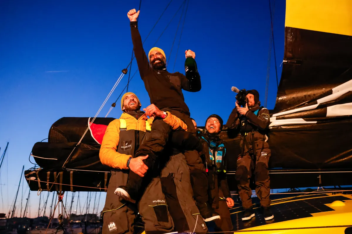 LES SABLES D'OLONNE, FRANCE - 03 FEVRIER 2025 : Alan Roura (SUI), skipper de Hublot, est photographié dans le chenal après avoir pris la 18e place du Vendée Globe, le 03 février 2025 aux Sables d'Olonne, France - (Photo by Anne Beauge / Alea)