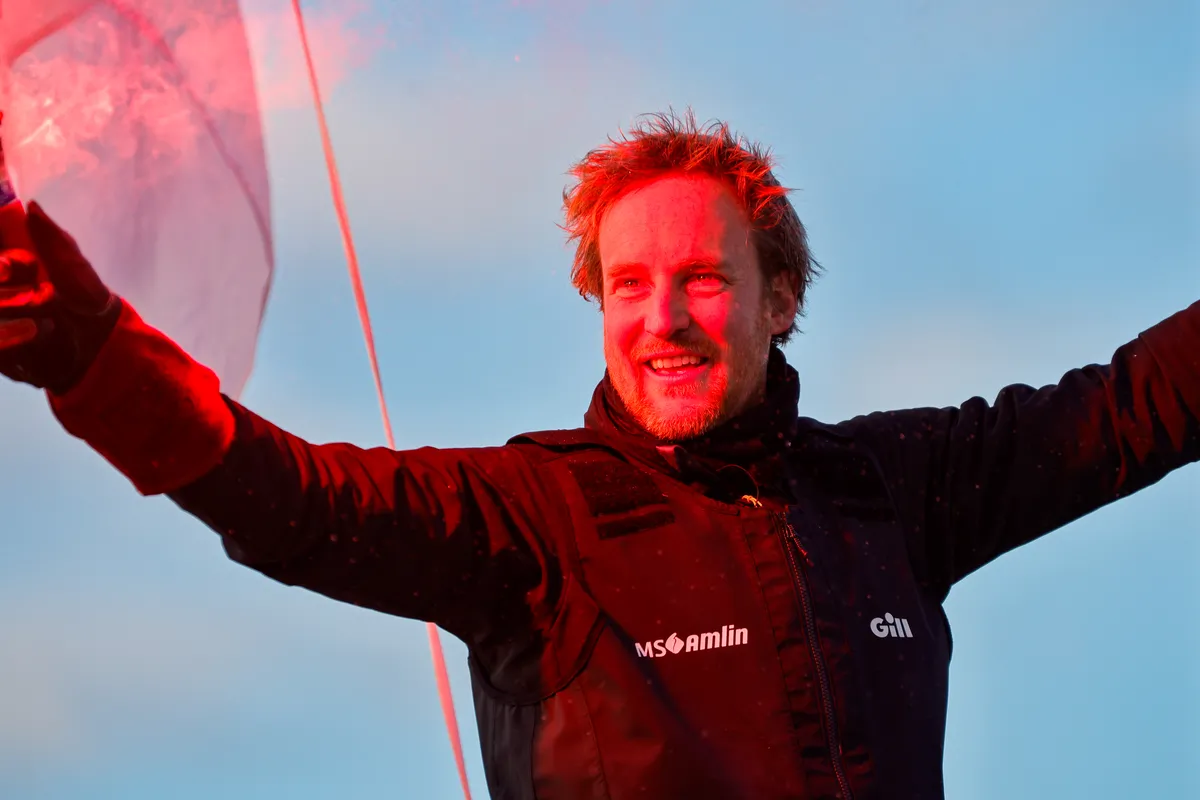 LES SABLES D'OLONNE, FRANCE - 04 FEVRIER 2025 : Le skipper de MS Amlin, Conrad Colman (NZL), est photographié dans le chenal après avoir pris la 21e place du Vendée Globe, le 04 février 2025 aux Sables d'Olonne, France - (Photo by Anne Beauge / Alea)
