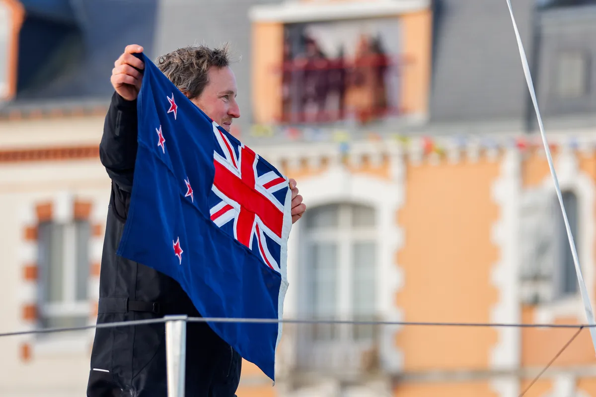 LES SABLES D'OLONNE, FRANCE - 04 FEVRIER 2025 : Le skipper de MS Amlin, Conrad Colman (NZL), est photographié dans le chenal après avoir pris la 21e place du Vendée Globe, le 04 février 2025 aux Sables d'Olonne, France - (Photo by Anne Beauge / Alea)