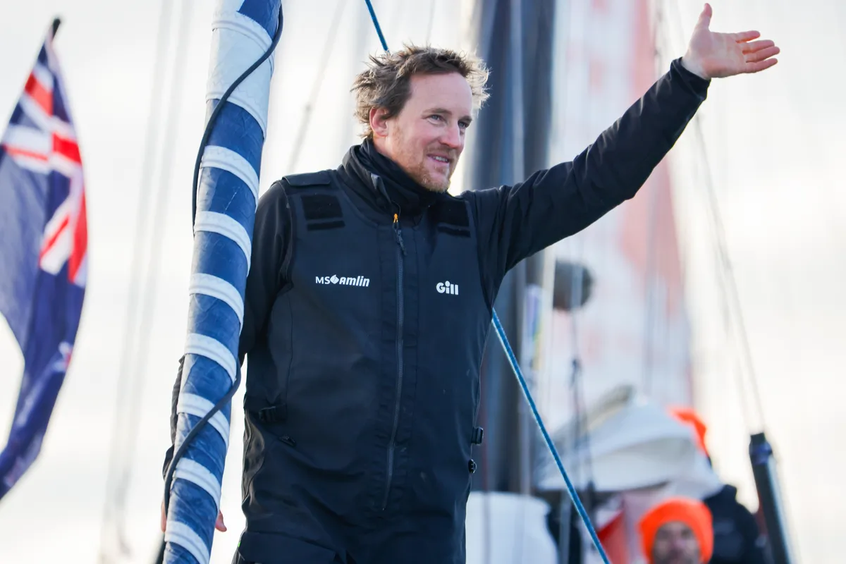 LES SABLES D'OLONNE, FRANCE - 04 FEVRIER 2025 : Le skipper de MS Amlin, Conrad Colman (NZL), est photographié dans le chenal après avoir pris la 21e place du Vendée Globe, le 04 février 2025 aux Sables d'Olonne, France - (Photo by Anne Beauge / Alea)