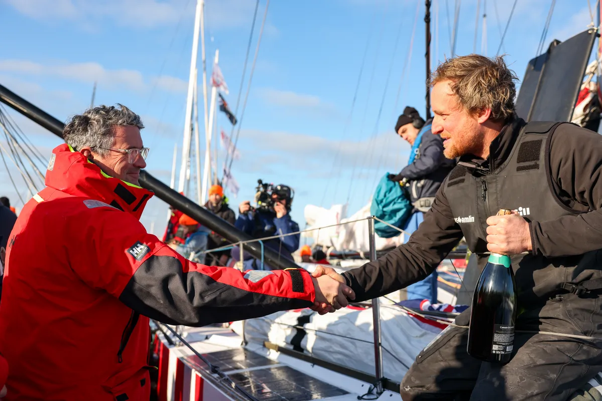 LES SABLES D'OLONNE, FRANCE - 04 FEVRIER 2025 : Le skipper de MS Amlin, Conrad Colman (NZL), est photographié dans le chenal après avoir pris la 21e place du Vendée Globe, le 04 février 2025 aux Sables d'Olonne, France - (Photo by Jean-Marie Liot / Alea)