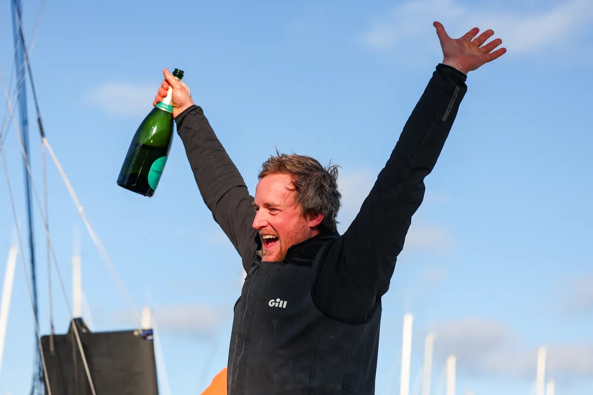 LES SABLES D'OLONNE, FRANCE - 04 FEVRIER 2025 : Le skipper de MS Amlin, Conrad Colman (NZL), est photographié dans le chenal après avoir pris la 21e place du Vendée Globe, le 04 février 2025 aux Sables d'Olonne, France - (Photo by Jean-Marie Liot / Alea)