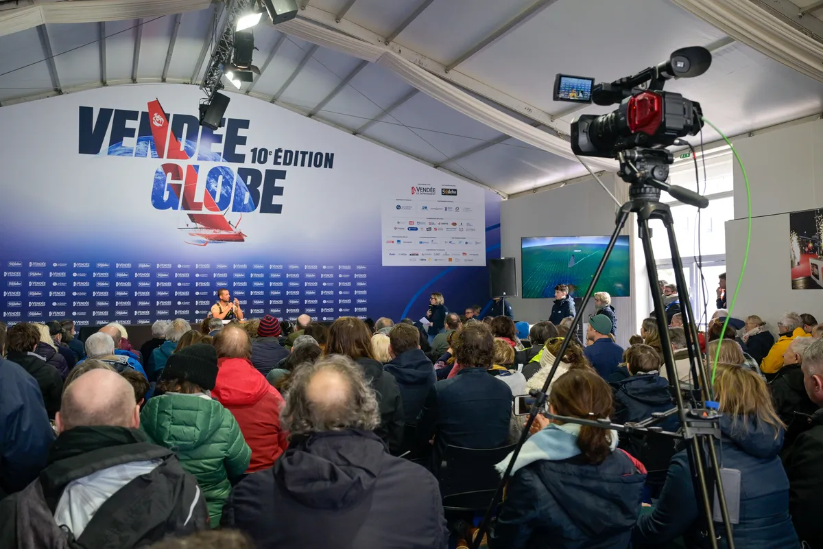 LES SABLES D'OLONNE, FRANCE - 08 FEVRIER 2025 : Le skipper de Freelance.com Guirec Soudée (FRA) est photographié lors de sa conférence de presse après avoir pris la 23ème place du Vendée Globe, le 08 février 2025 aux Sables d'Olonne, France - (Photo by Olivier Blanchet / Alea)