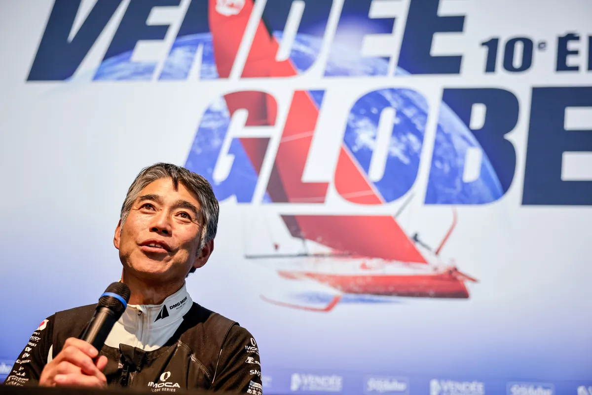 LES SABLES D'OLONNE, FRANCE - 09 FEVRIER 2025 : Le skipper de DMG MORI Global One Kojiro Shiraishi (JAP) est photographié sur scène après avoir pris la 24e place du Vendée Globe, le 09 février 2025 aux Sables d'Olonne, France - (Photo by Anne Beauge / Alea)
