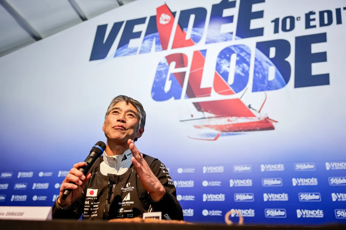 LES SABLES D'OLONNE, FRANCE - 09 FEVRIER 2025 : Le skipper de DMG MORI Global One Kojiro Shiraishi (JAP) est photographié sur scène après avoir pris la 24e place du Vendée Globe, le 09 février 2025 aux Sables d'Olonne, France - (Photo by Anne Beauge / Alea)