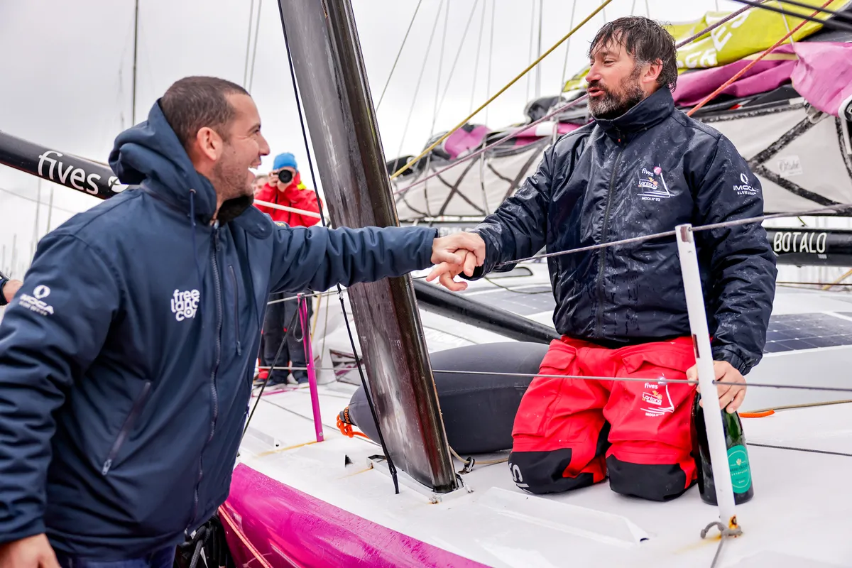 LES SABLES D'OLONNE, FRANCE - 09 FEVRIER 2025 : Le skipper de Fives Group - Lantana Environnement Louis Duc (FRA) est photographié dans le chenal après avoir pris la 26ème place du Vendée Globe, le 09 février 2025 aux Sables d'Olonne, France - (Photo by Anne Beauge / Alea)