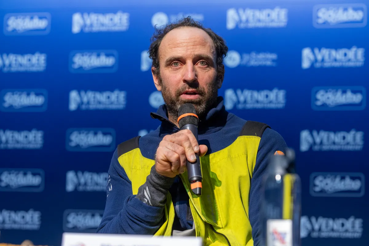 LES SABLES D'OLONNE, FRANCE - 09 FEVRIER 2025 : Louis Duc (FRA), skipper de Fives Group - Lantana Environnement, et Sébastien Marsset (FRA), skipper de FOUSSIER, sont photographiés lors de leur conférence de presse après avoir pris les 26ème et 27ème places du Vendée Globe, le 09 février 2025 aux Sables d'Olonne, France - (Photo by Jean-Marie LIOT / Alea)