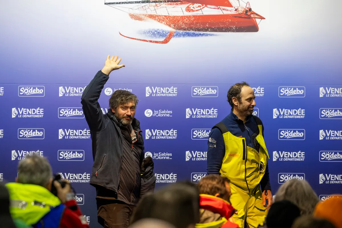 LES SABLES D'OLONNE, FRANCE - 09 FEVRIER 2025 : Louis Duc (FRA), skipper de Fives Group - Lantana Environnement, et Sébastien Marsset (FRA), skipper de FOUSSIER, sont photographiés lors de leur conférence de presse après avoir pris les 26ème et 27ème places du Vendée Globe, le 09 février 2025 aux Sables d'Olonne, France - (Photo by Jean-Marie LIOT / Alea)
