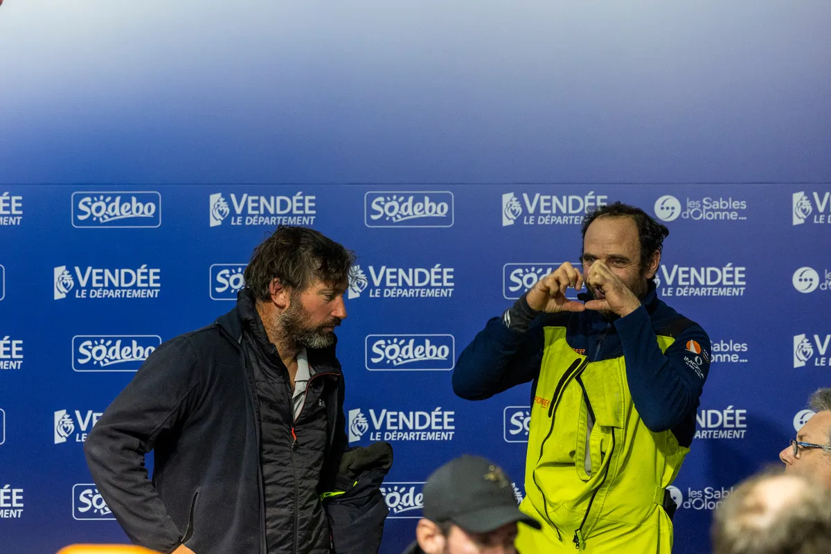 LES SABLES D'OLONNE, FRANCE - 09 FEVRIER 2025 : Louis Duc (FRA), skipper de Fives Group - Lantana Environnement, et Sébastien Marsset (FRA), skipper de FOUSSIER, sont photographiés lors de leur conférence de presse après avoir pris les 26ème et 27ème places du Vendée Globe, le 09 février 2025 aux Sables d'Olonne, France - (Photo by Jean-Marie LIOT / Alea)