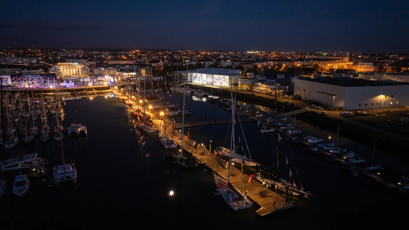 LES SABLES D'OLONNE, FRANCE - 10 FEVRIER 2025 : Des pontons avec des Imoca arrivant au Vendée Globe sont photographiés, le 10 février 2025 aux Sables d'Olonne, France - (Photo by Fred Olivier / Nefsea / Alea)