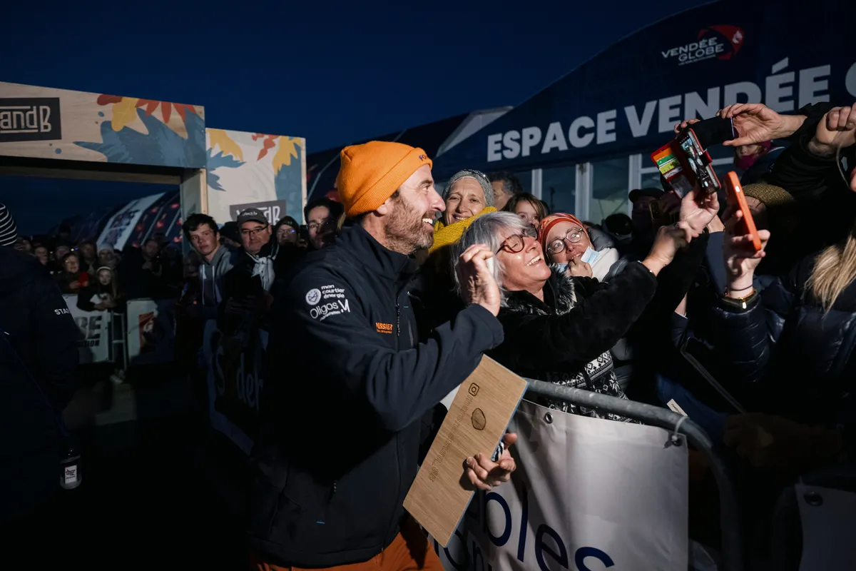 LES SABLES D'OLONNE, FRANCE - 10 FEVRIER 2025 : Le Club des Skippers Finishers composé du skipper de DMG MORI Global One Kojiro Shiraishi (JAP), de la skipper de DeVenir Violette Dorange (FRA), du skipper de Fives Group - Lantana Environnement Louis Duc (FRA) et du skipper de FOUSSIER Sébastien Marsset (FRA) est photographié dans le village d'arrivée du Vendée Globe, le 10 février 2025 aux Sables d'Olonne, France - (Photo by Vincent Curutchet / Alea)