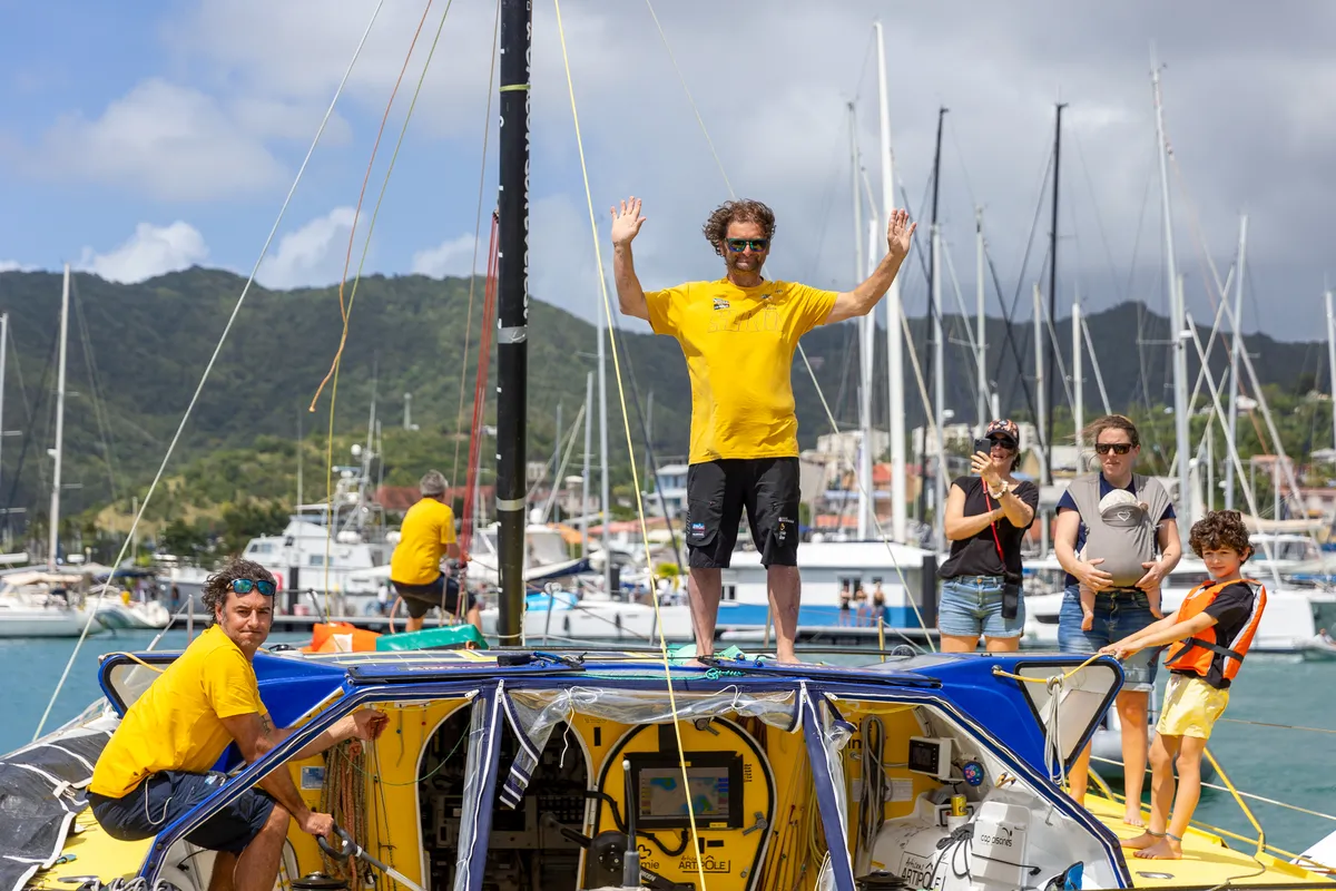 LE MARIN, MARTINIQUE - 12 FEVRIER 2025 : Arnaud Boissières (FRA), skipper de La Mie Caline, arrive au Marin, Martinique, sous gréement de fortune après un démâtage lors du Vendée Globe, le 12 février 2025 aux Sables d'Olonne, France - (Photo Marc Marsillon / Vendée Globe)