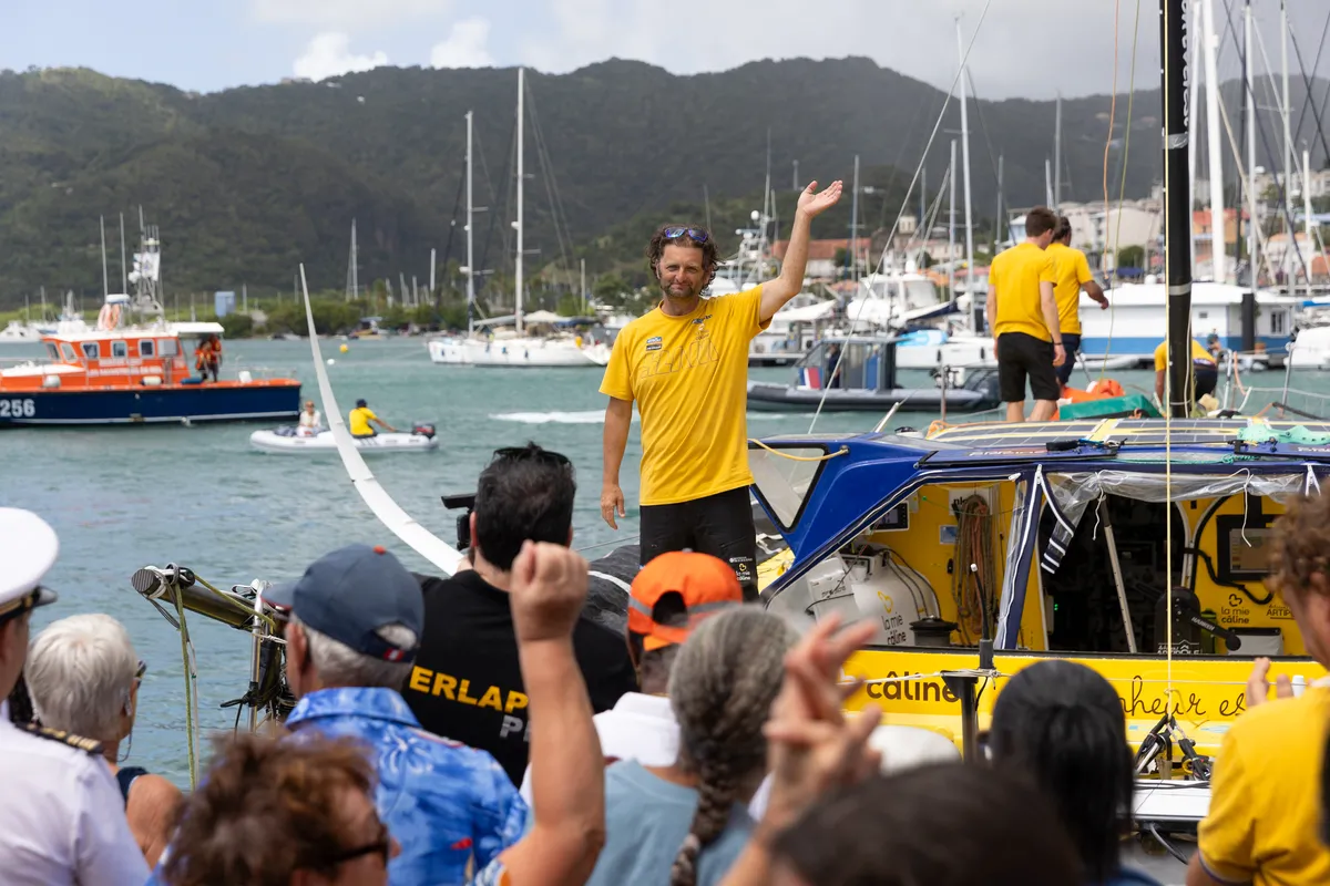 LE MARIN, MARTINIQUE - 12 FEVRIER 2025 : Arnaud Boissières (FRA), skipper de La Mie Caline, arrive au Marin, Martinique, sous gréement de fortune après un démâtage lors du Vendée Globe, le 12 février 2025 aux Sables d'Olonne, France - (Photo Marc Marsillon / Vendée Globe)