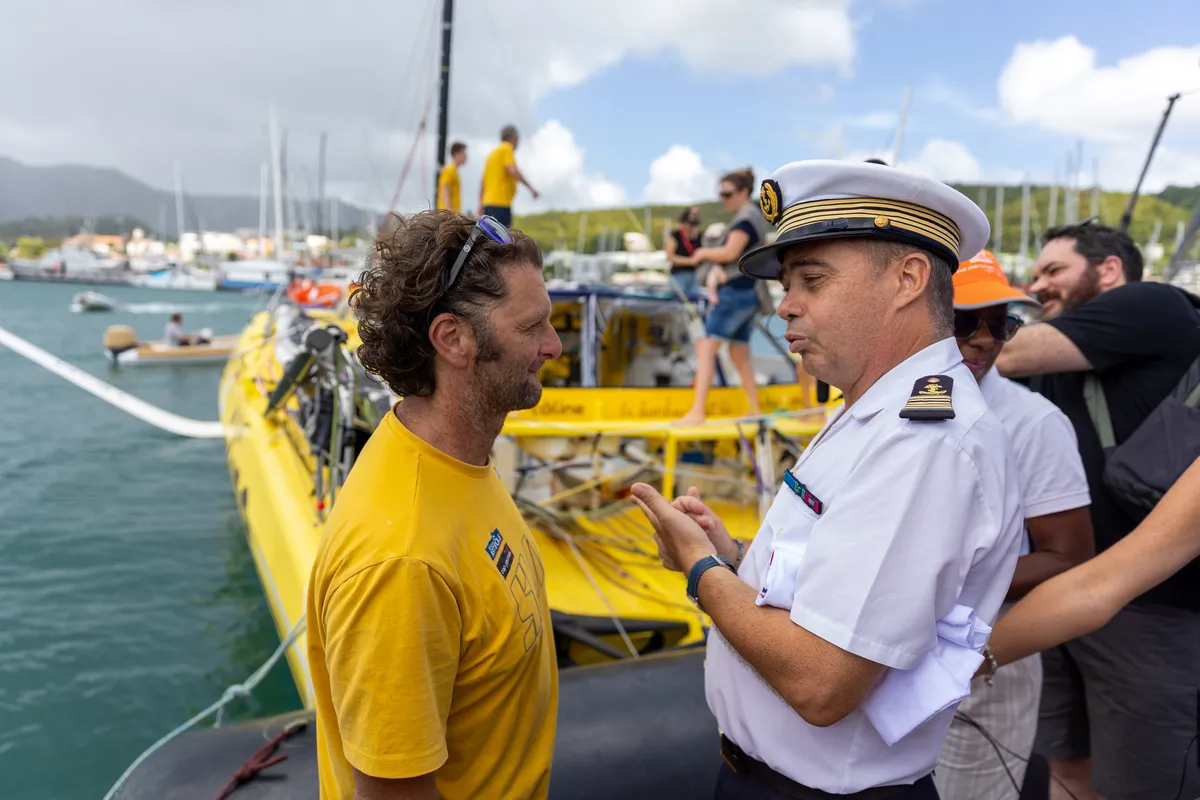 LE MARIN, MARTINIQUE - 12 FEVRIER 2025 : Arnaud Boissières (FRA), skipper de La Mie Caline, arrive au Marin, Martinique, sous gréement de fortune après un démâtage lors du Vendée Globe, le 12 février 2025 aux Sables d'Olonne, France - (Photo Marc Marsillon / Vendée Globe)