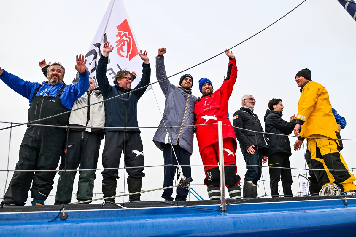 LES SABLES D'OLONNE, FRANCE - 14 FEVRIER 2025 : Le skipper de HUMAN Immobilier Antoine Cornic (FRA) est photographié avec son équipe après avoir pris la 28e place du Vendée Globe, le 14 février 2025 aux Sables d'Olonne, France - (Photo by Jean-Louis Carli / Alea)