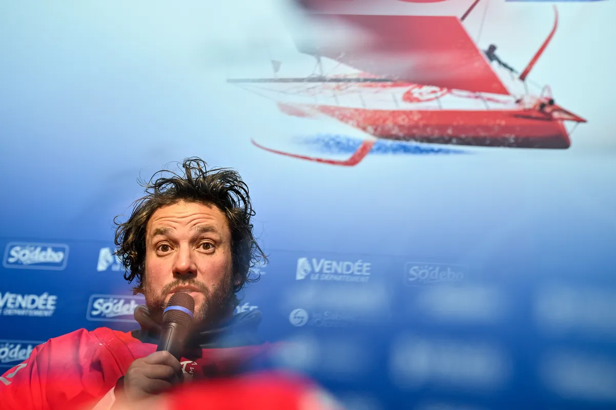 LES SABLES D'OLONNE, FRANCE - 14 FEVRIER 2025 : Le skipper de HUMAN Immobilier Antoine Cornic (FRA) est photographié lors de sa conférence de presse après avoir pris la 28e place du Vendée Globe, le 14 février 2025 aux Sables d'Olonne, France - (Photo by Jean-Louis Carli / Alea)