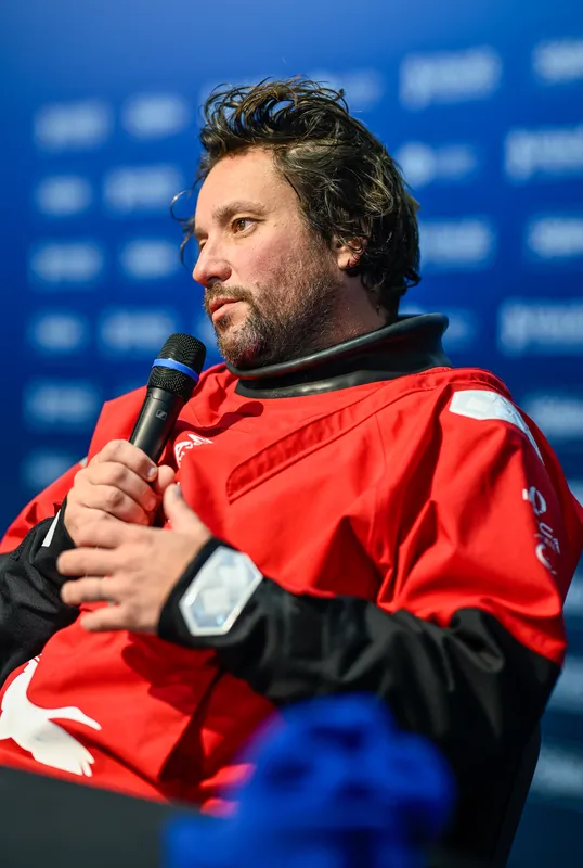 LES SABLES D'OLONNE, FRANCE - 14 FEVRIER 2025 : Le skipper de HUMAN Immobilier Antoine Cornic (FRA) est photographié lors de sa conférence de presse après avoir pris la 28e place du Vendée Globe, le 14 février 2025 aux Sables d'Olonne, France - (Photo by Jean-Louis Carli / Alea)
