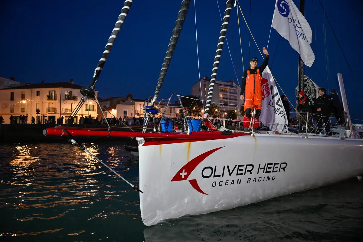 LES SABLES D'OLONNE, FRANCE - 17 FEVRIER 2025 : Tut Gut. Le skipper Oliver Heer (SUI) fête avec des fusées sa 29ème place dans le Vendée Globe par un temps très calme, le 17 février 2025 aux Sables d'Olonne, France - (Photo by Jean-Louis Carli / Alea)